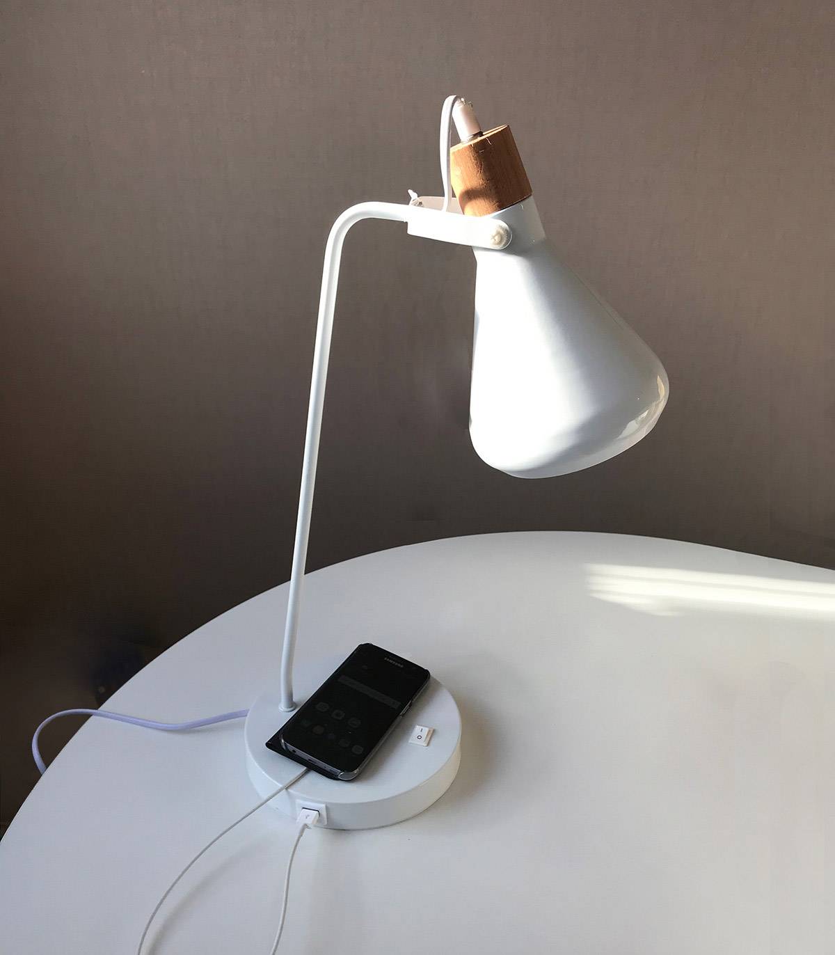 Lampe de bureau JUNIS en métal, chargeur USB intégré