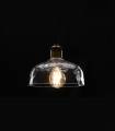 Cette suspension allie à la fois des éléments modernes et classiques, parfaite pour un intérieur chic ou industriel.