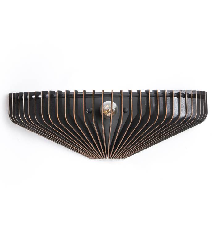 Parfaite fixée au mur, cette applique s'intègre dans des intérieurs modernes, scandinaves et industriels