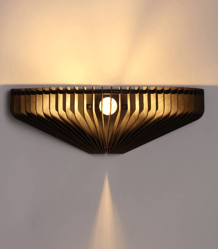 Son style à la fois industriel et naturel en fait un objet déco aussi bien fonctionnel qu'esthétique, découvrez la gamme Calum