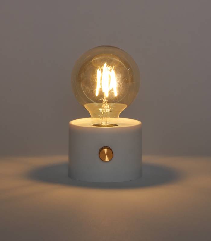 La lampe POPY blanche, un accessoire pas cher pour éclairer et décorer partout.