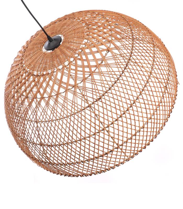 Suspension en rotin naturel, simple et minimaliste, qui pourra être installée dans les plus grandes pièces